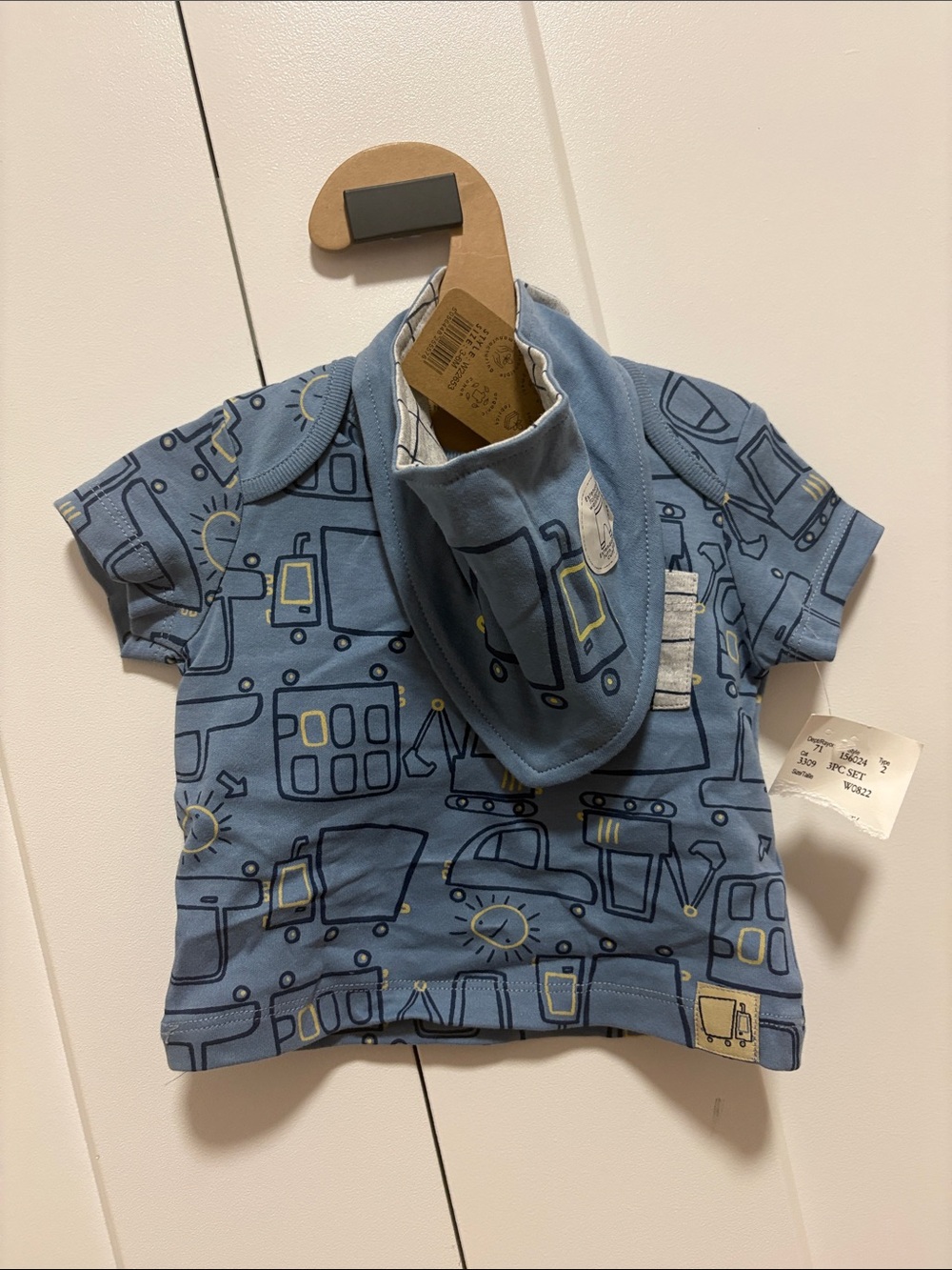 Blue Short-Sleeve Toddler Tee with Vehicle Print and Matching Bib